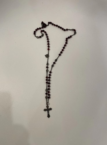 Rosenkranz mit roten - , granat-